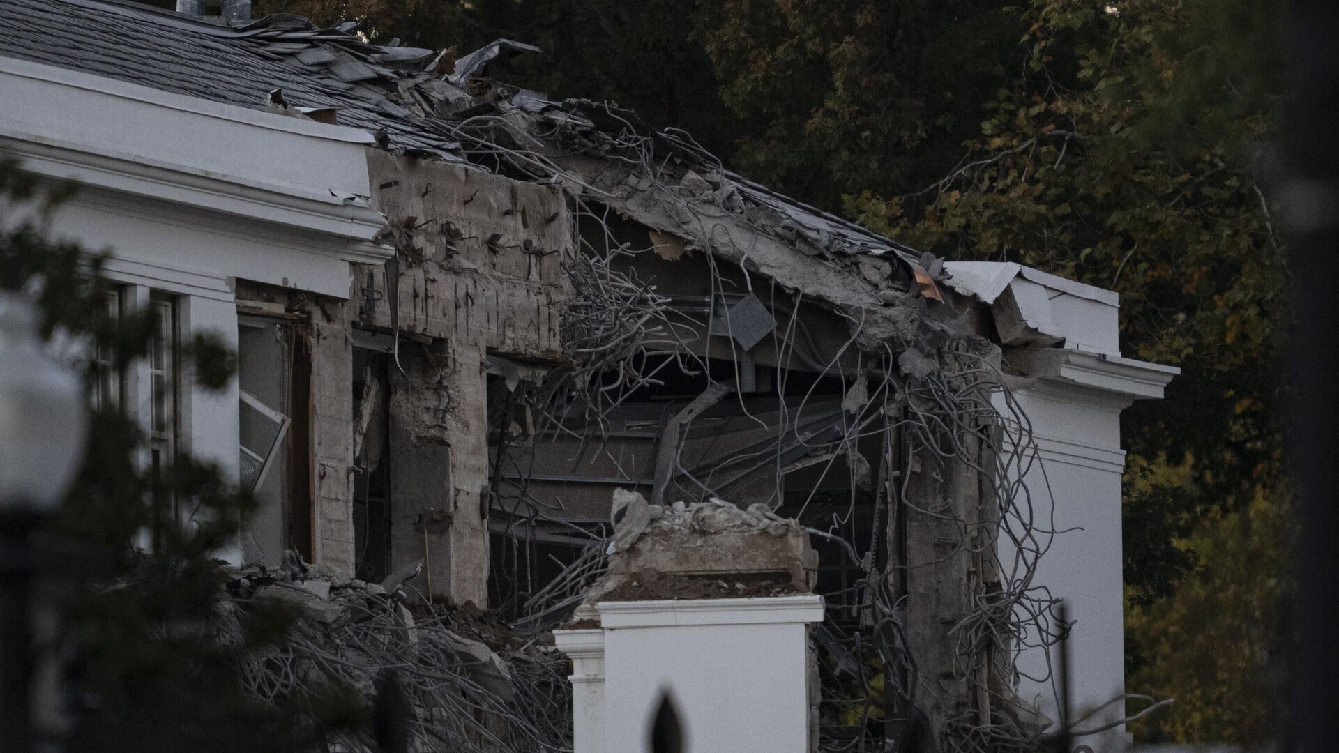 beyaz sarayda 200 milyon dolarlik yeni balo salonu insasi basladi qwSn8tST.jpg