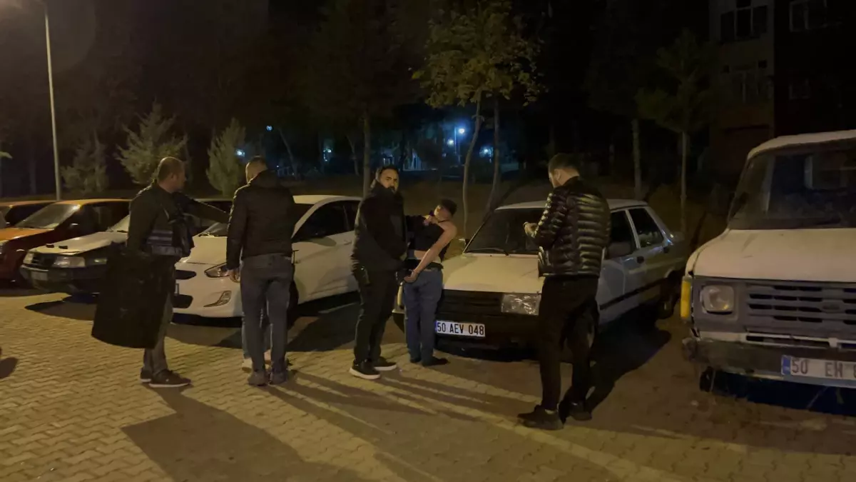 Kayınpederini Bıçakla Yaralayan Damat, Polise Direndi